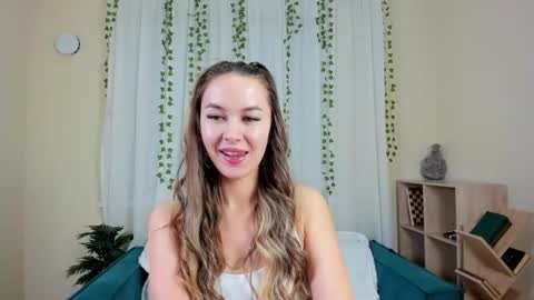 Snapshot of lunacurly_ chatting on 12.18.25 lunacurly_ online show from 12.18.25