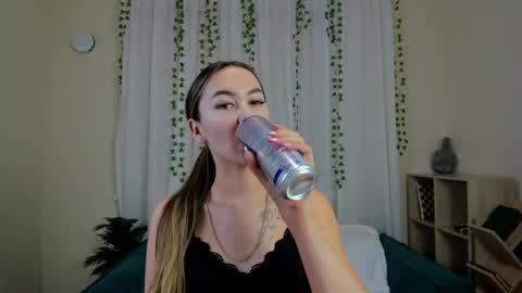 Snapshot of lunacurly_ chatting on 12.20.25 lunacurly_ online show from 12.20.25