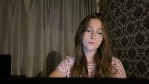 Snapshot of lunafeather chatting on 06.15.26 lunafeather online show from 06.15.26