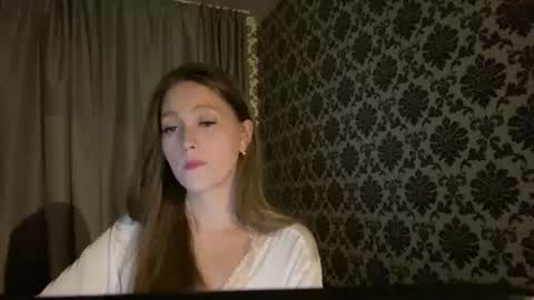 Snapshot of lunafeather chatting on 06.20.26 lunafeather online show from 06.20.26