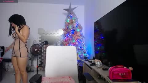 Snapshot of lunagardners chatting on 12.19.24 lunagardners online show from 12.19.24