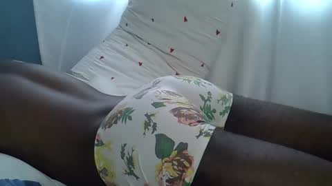 lunalove22_ online show from 10.31.25