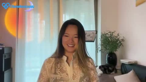 Snapshot of lunalovesuuuuu chatting on 05.19.26 Luna online show from 05.19.26