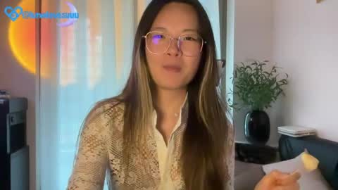 Snapshot of lunalovesuuuuu chatting on 05.19.26 Luna online show from 05.19.26