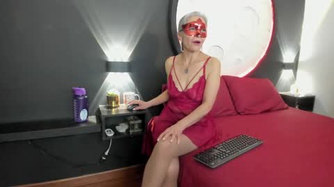 Snapshot of lunamisteriosa_ chatting on 04.24.26 lunamisteriosa_ online show from 04.24.26
