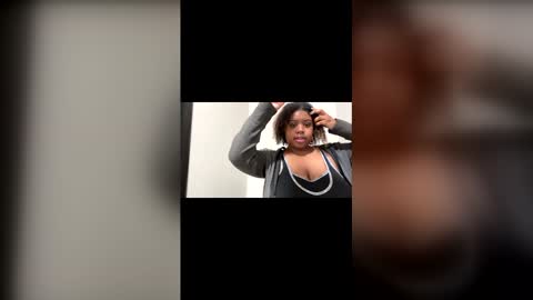 lunamoth00 online show from 11.26.25