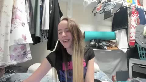 Snapshot of lunapixie2020 chatting on 12.05.24 lunapixie2020 online show from 12.05.24