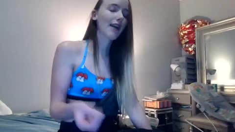 Snapshot of lunapixie2020 chatting on 02.15.25 lunapixie2020 online show from 02.15.25