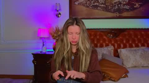 Luna Rishi online show from 12.01.25