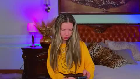 Luna Rishi online show from 12.02.25