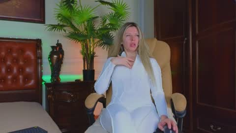 Luna Rishi online show from 04.10.26