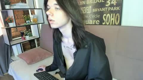 Snapshot of lunaroffset chatting on 05.22.26 Matthew online show from 05.22.26