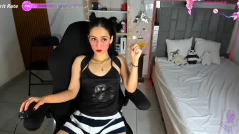 Snapshot of lunascoott chatting on 06.19.26 ARI online show from 06.19.26