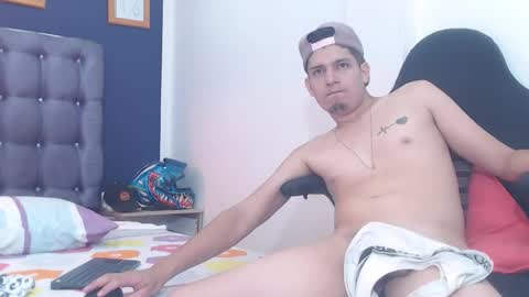 Snapshot of lunatico_x chatting on 10.30.25 lunatico_x online show from 10.30.25