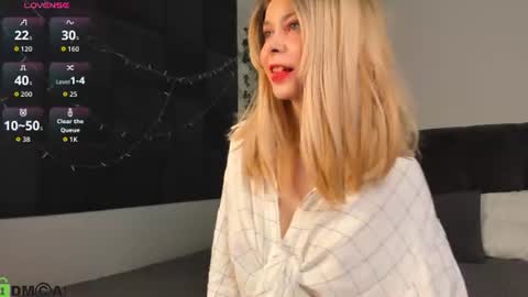 Snapshot of lune_fallenstar chatting on 07.01.26 Lune FallenStar online show from 07.01.26