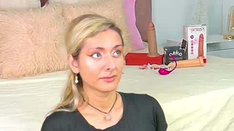 lunitadiva online show from 11.25.25