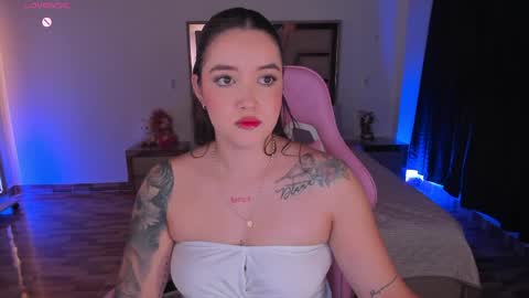 Snapshot of lunna_roosee chatting on 05.27.26 LUNA ROSE online show from 05.27.26
