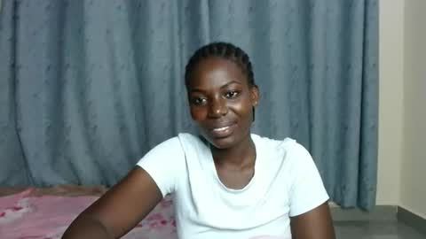 Snapshot of luo_queen chatting on 10.05.25 luo_queen online show from 10.05.25