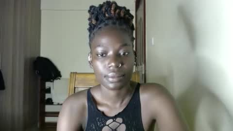 Snapshot of luo_queen chatting on 05.04.26 luo_queen online show from 05.04.26