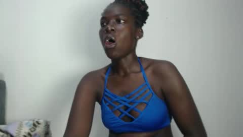 Snapshot of luo_queen chatting on 05.08.26 luo_queen online show from 05.08.26
