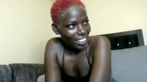Snapshot of luo_queen chatting on 06.12.26 luo_queen online show from 06.12.26