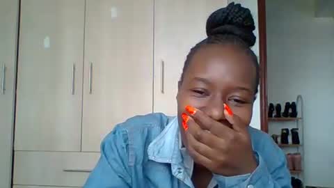 lushlola254 online show from 10.11.25