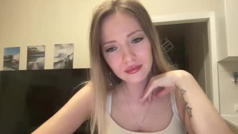 lusiluv online show from 10.14.25