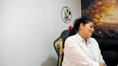 Snapshot of lust_mom chatting on 12.10.24 Angela 3 online show from 12.10.24