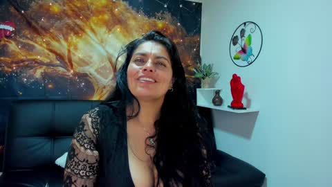 Snapshot of lust_mom chatting on 12.31.24 Angela 3 online show from 12.31.24