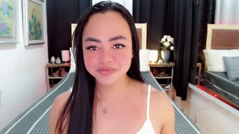 Snapshot of lustfuloffendertrina chatting on 01.18.25 Trina online show from 01.18.25