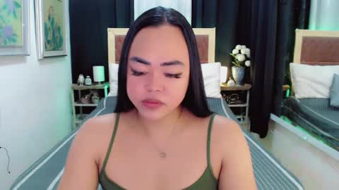 Snapshot of lustfuloffendertrina chatting on 01.22.25 Trina online show from 01.22.25