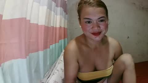 Flora Mae online show from 10.04.25