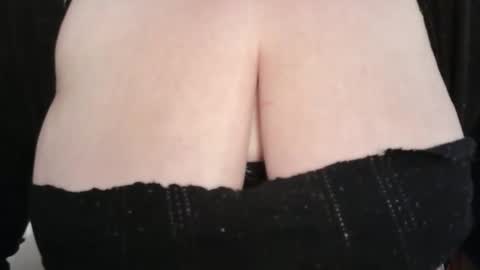 Snapshot of lustytits85 chatting on 03.18.26 lustytits85 online show from 03.18.26