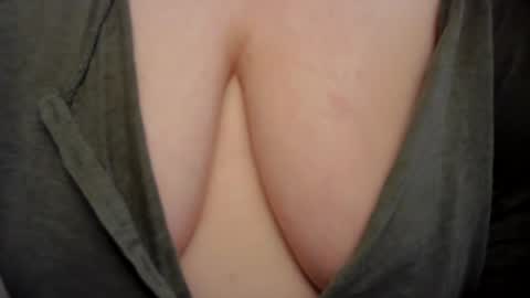 Snapshot of lustytits85 chatting on 07.26.26 lustytits85 online show from 07.26.26