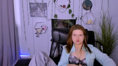 Snapshot of lusy_puff chatting on 12.14.24 lusy_puff online show from 12.14.24