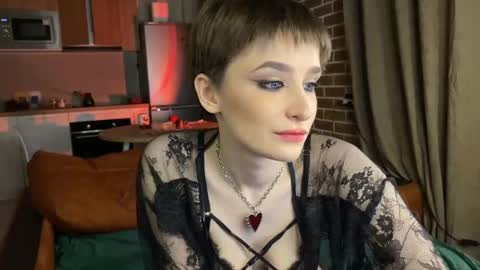 Snapshot of lusylune chatting on 02.12.25 Luy online show from 02.12.25