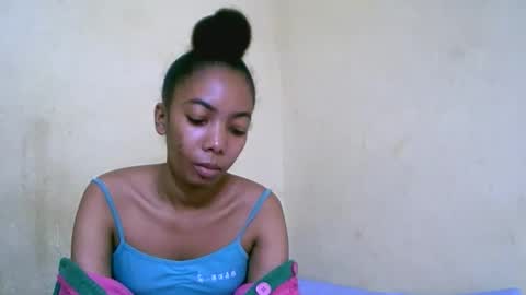 Snapshot of lutchia chatting on 09.13.25 lutchia online show from 09.13.25