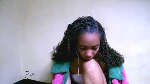 Snapshot of lutchia chatting on 09.25.25 lutchia online show from 09.25.25