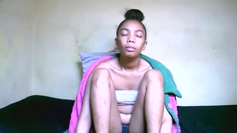 Snapshot of lutchia chatting on 09.28.25 lutchia online show from 09.28.25