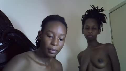 Snapshot of lutino_lovebirds chatting on 03.08.26 lutino_lovebirds online show from 03.08.26