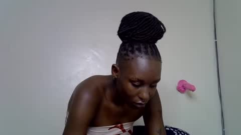 lutino_lovebirds online show from 05.06.26