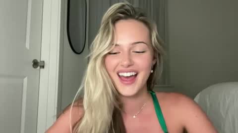 Snapshot of luvaimee chatting on 09.21.25 Aimee online show from 09.21.25