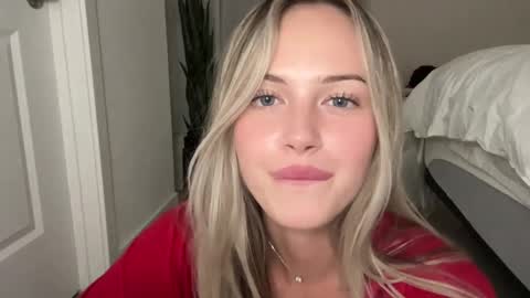 Snapshot of luvaimee chatting on 10.07.25 Aimee online show from 10.07.25