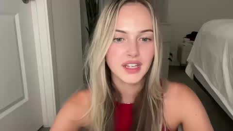 Snapshot of luvaimee chatting on 10.11.25 Aimee online show from 10.11.25