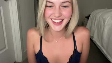 Snapshot of luvaimee chatting on 10.12.25 Aimee online show from 10.12.25