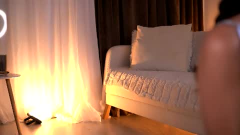 Snapshot of luvcaprice chatting on 06.19.26 Caprice online show from 06.19.26