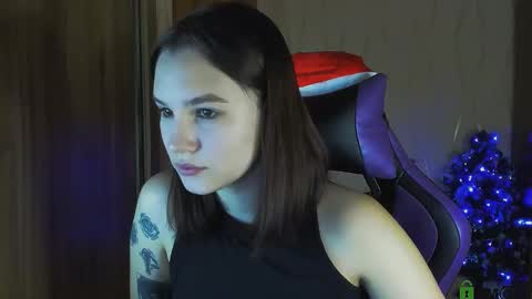 Snapshot of luvmeeow chatting on 12.12.24 Ann online show from 12.12.24