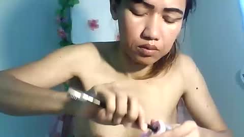 Bee Bee online show from 11.05.25