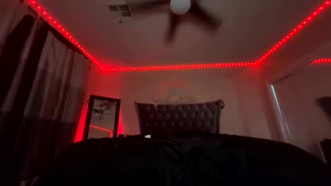 luvvlee online show from 10.18.25