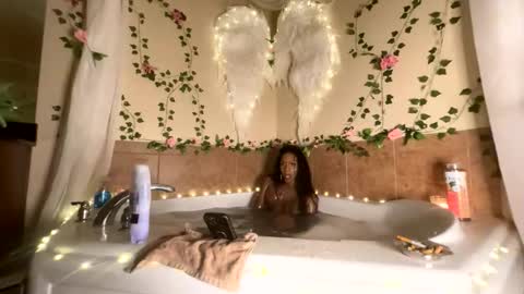 luvvlee online show from 10.24.25